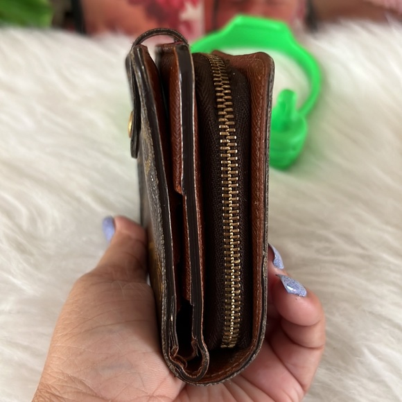 Louis Vuitton Compact Bifold Wallet. Date code MI0012